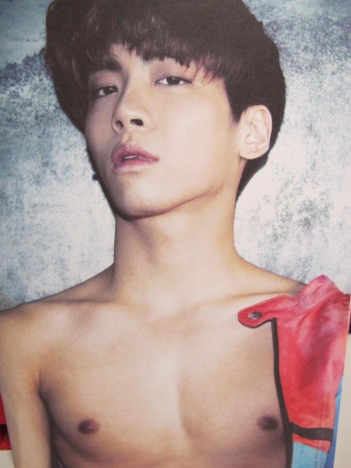 SHINee主音 金鐘鉉 性感爆肌