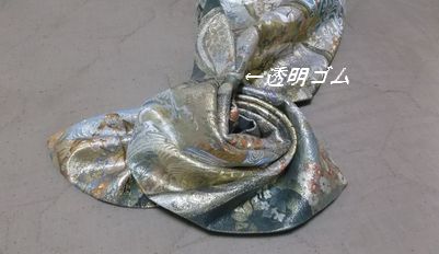 手先ヒダと透明ゴム