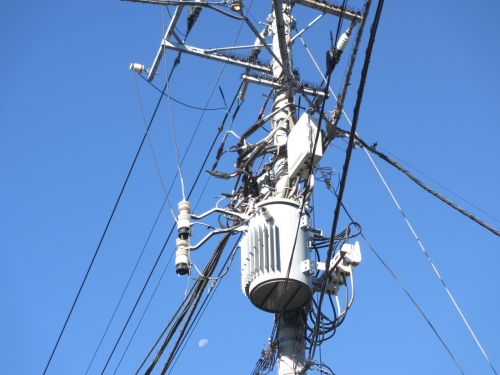 電柱のごみ箱