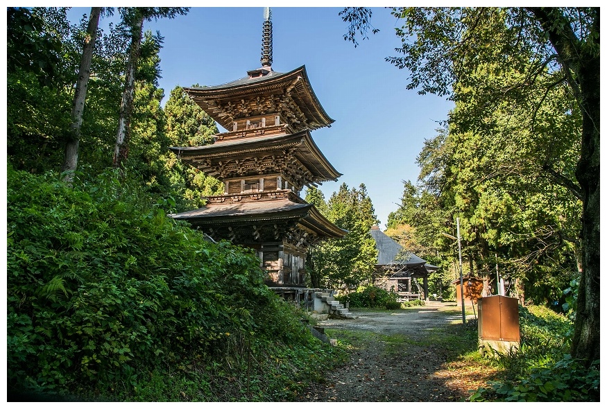 三重塔と本堂