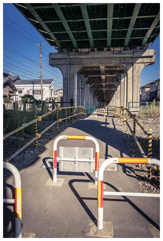 日の出町陸橋下