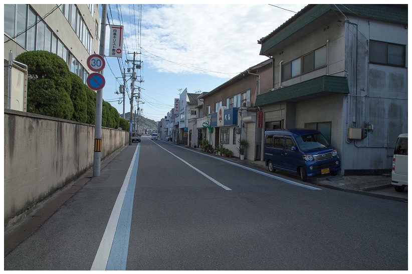 向島運航乗り場前の通り