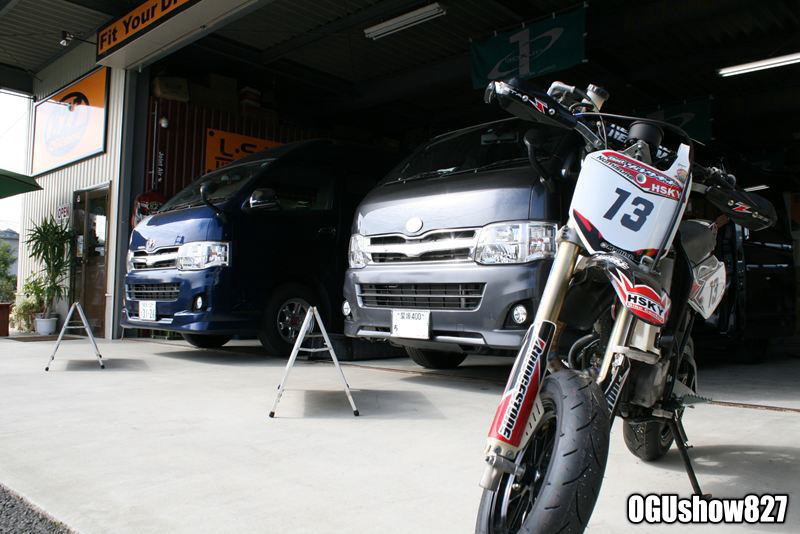 愛媛県より200系ハイエースバイクトランポ入庫です。