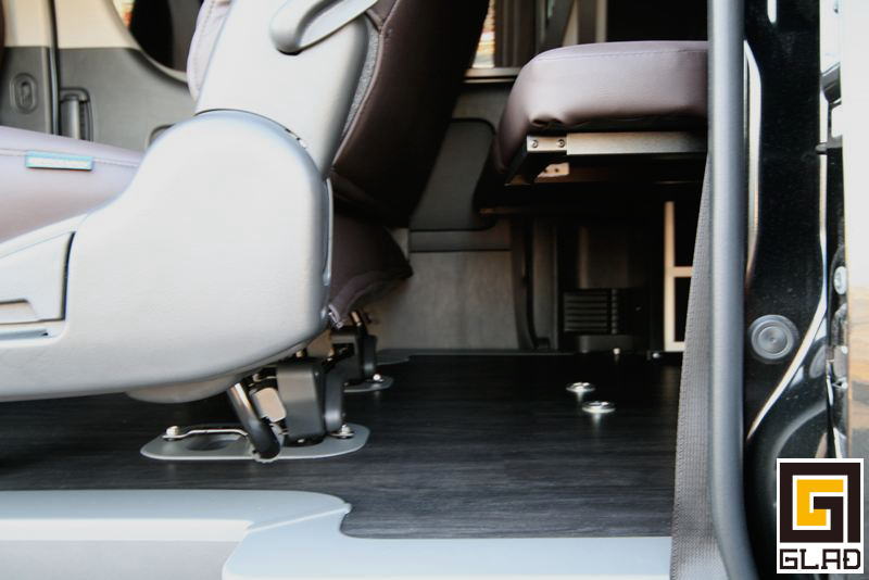GLAD「Gブロックベッドキット」200系ハイエース広島のオーナー様へ納車です。