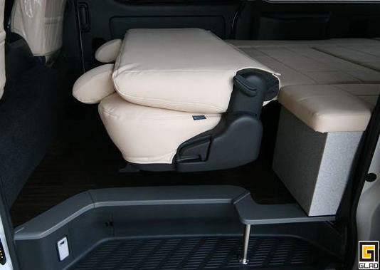 GLAD「Gブロックベッドキット」200系ハイエース広島のオーナー様へ納車です。