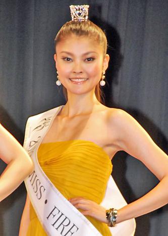 2012_06_24_missearth_005.jpg
