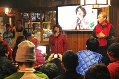 燕山荘13朝日小屋清水さんも紹介され挨拶される-121231