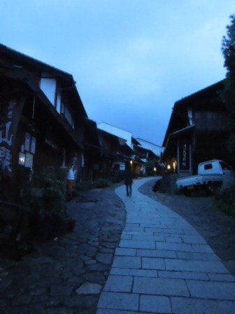坂道を歩く