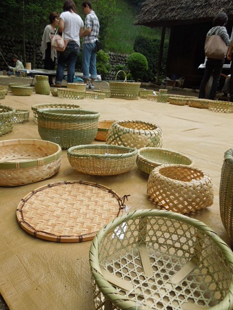 籠バザール