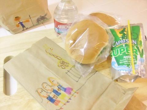 Sack lunch* 捨てて帰れるお弁当
