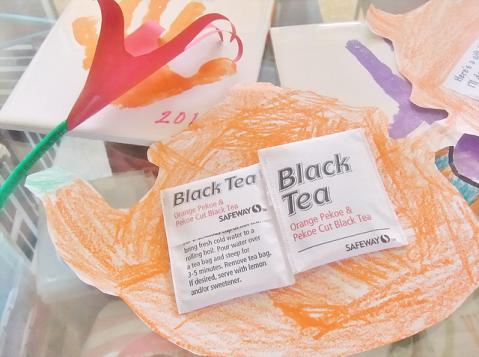 ポットを開けたら、紅茶パックが出てきた☆
