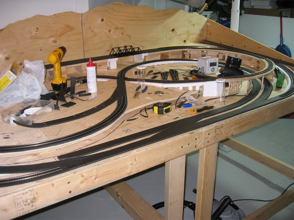 ho scale train table