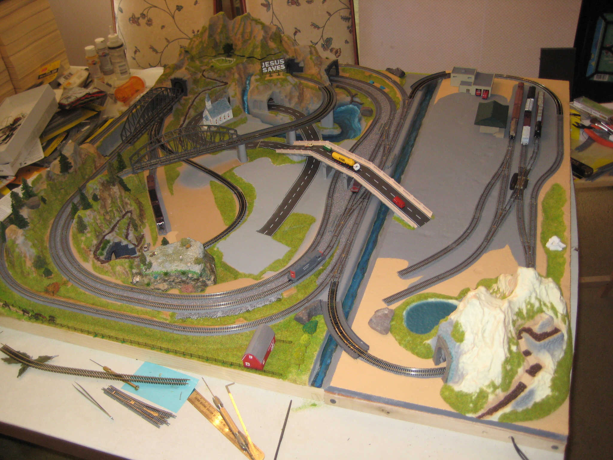 pre built n scale train layouts
