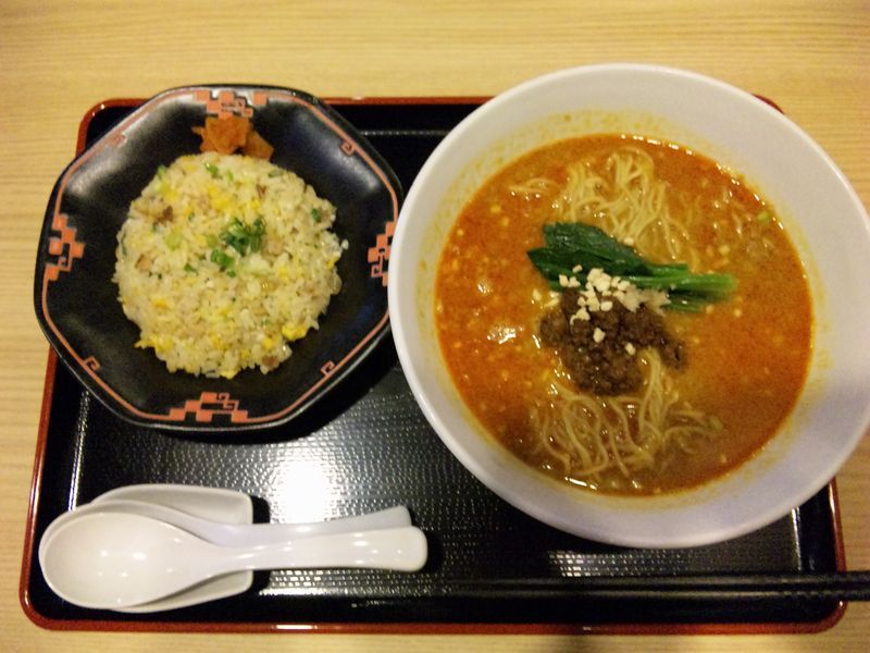 中華食堂 たんめん屋 ～温めのスープは猫舌でもオーケーなの、だ