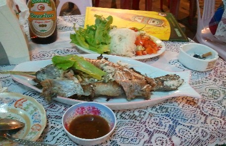 ファーグム通り ビアラオで食事写真