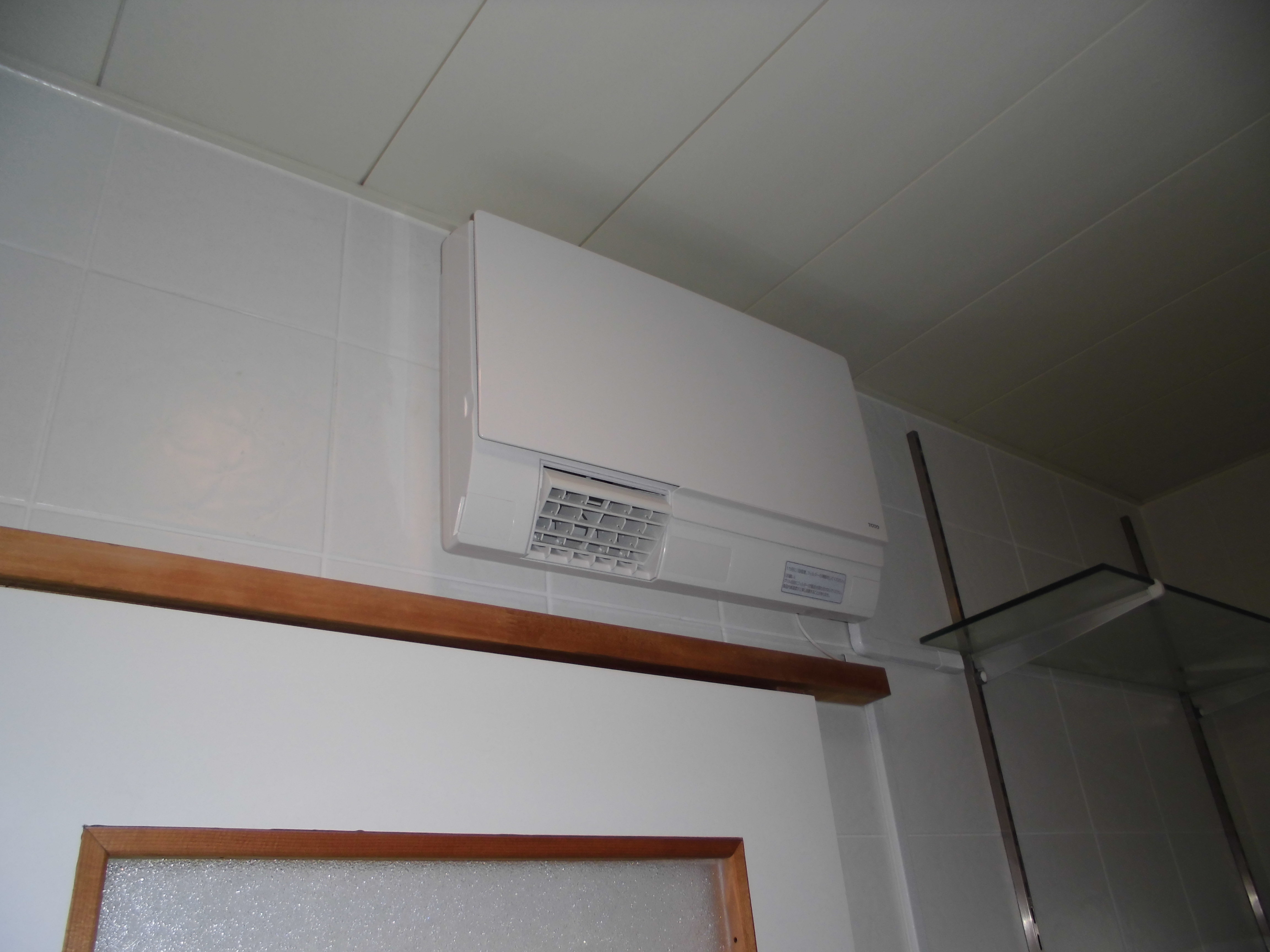 洗面所暖房機 取付 - 営業マンの頑張る日記