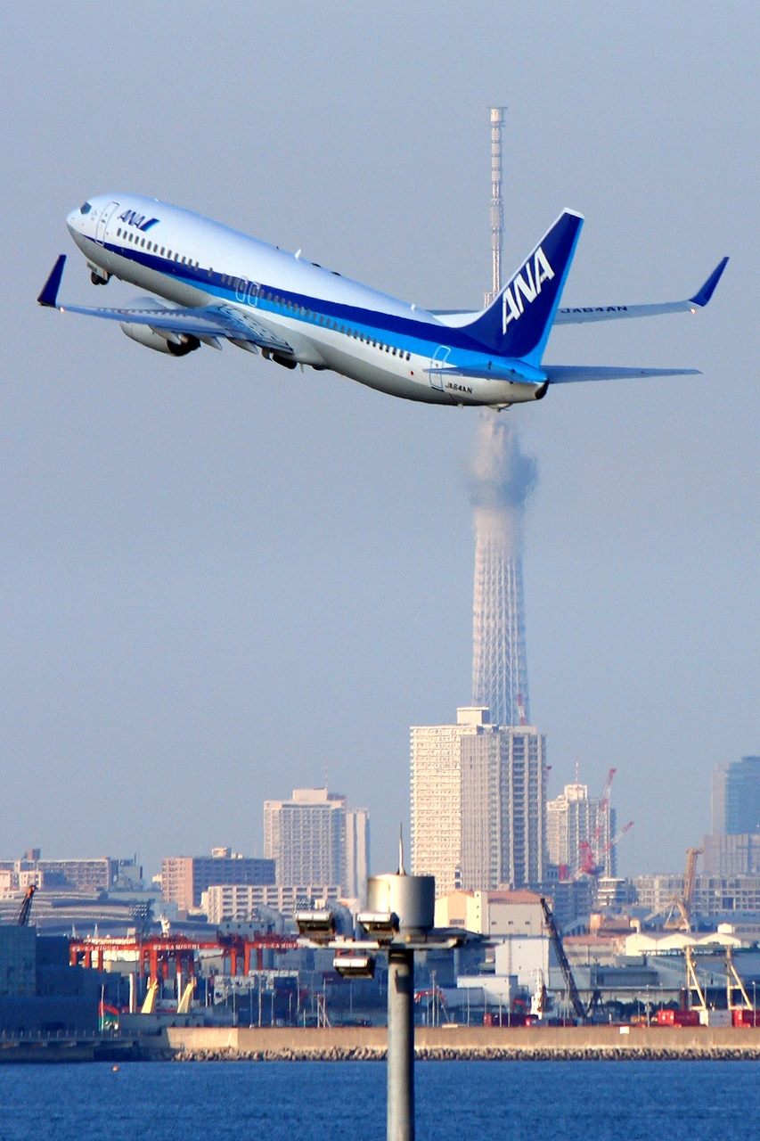 11 23 24 25東京国際空港 大空を舞う機影を追う