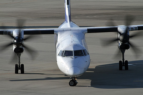 ANA DHC-8-Q400 JA846A