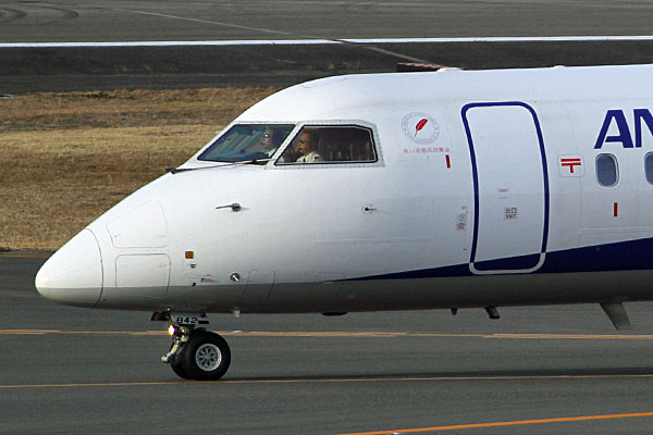 ANA DHC-8-400 JA842A