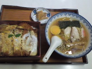 カツ重とハーフ千秋麺