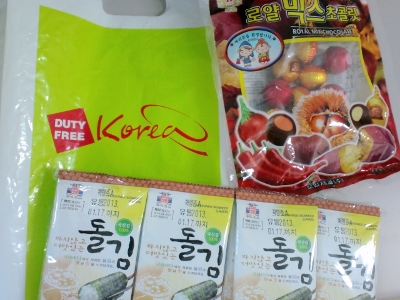 韓国のおみやげ：唐辛子入りチョコと定番の韓国海苔 (2)