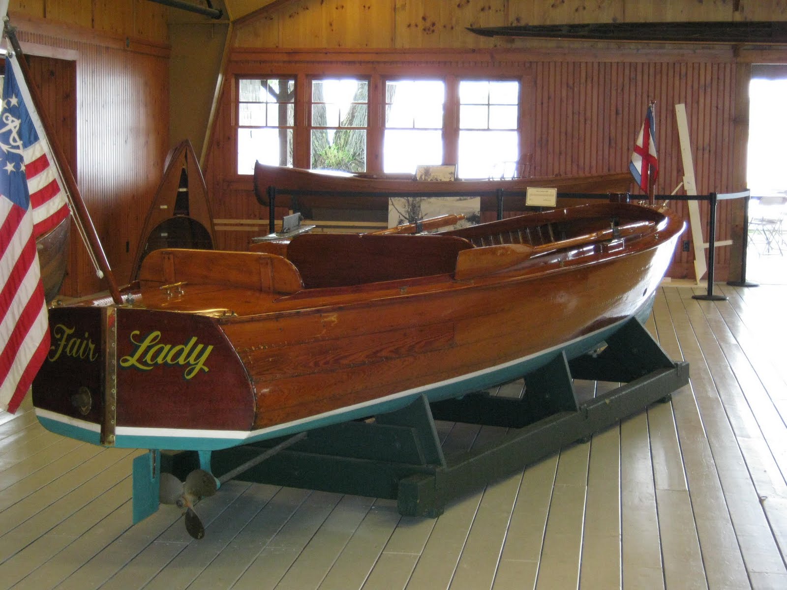 bow line on a wood runabout