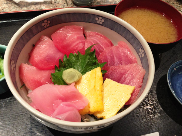 荻窪さかなやの親戚の中トロ丼