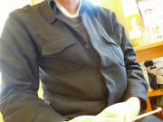 猫カフェ:キャットテイル S氏身ごもり中?服の中にベル。 photo:12.12.08 猫カフェ:キャットテイル S氏身ごもり中?服の中にベル。 photo:12.12.08