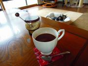 猫カフェ:ねこぅあん 居間でココアをいただく。 photo:2012.03.18 猫カフェ:ねこぅあん 居間でココアをいただく。 photo:2012.03.18