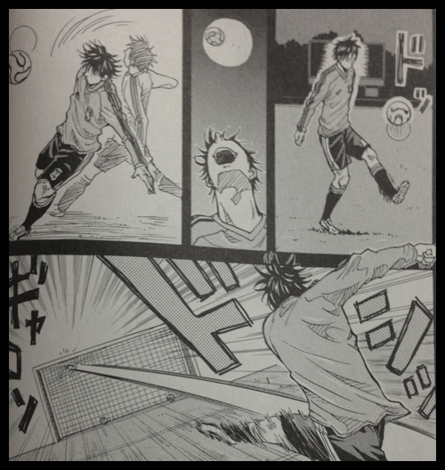 楽しそうに一人サッカー