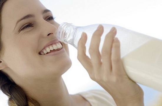 drink-milk-to-neutralize-garlic-breath.jpg