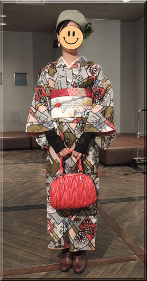 着物×ブーツ×ベレー帽、モガ(モダンガール)の仮装だよ!な着物コーディネート