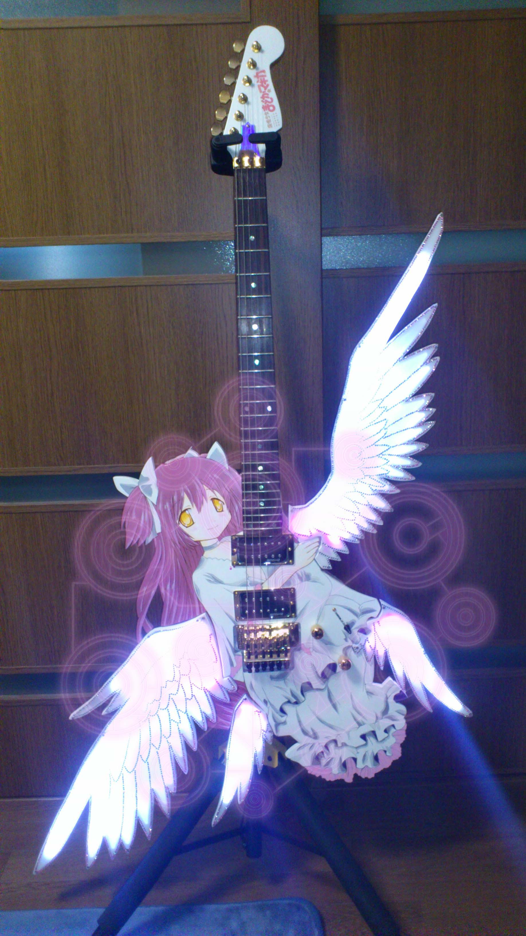 彩葉 - 女神ギター発光