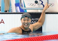 女子200m平泳ぎ決勝 2位で銀メダルを獲得した鈴木聡美