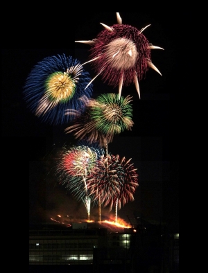 7山焼きと花火