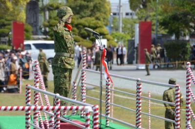 25年 観閲官(第33普通科連隊長兼ねて久居駐屯地司令・古屋浩司1等陸佐)臨場(久居駐屯地)