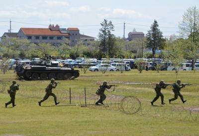 25年 戦車支援の元、敵陣突入(久居駐屯地)