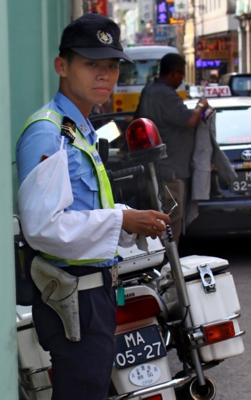 制服 * 美男 ... 澳門警察