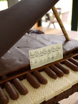 Piano cake - L