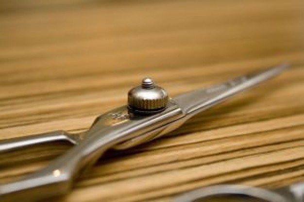 scissors-closeup_21159232.jpg