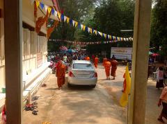 012昨日はお寺の祭り <br /><br /><br />タイ人本当にお寺大好きです<br /><a href=