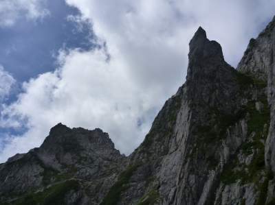 クレオパトラニードルと八峰