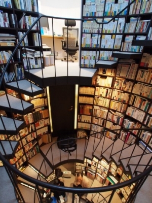 階段書庫3