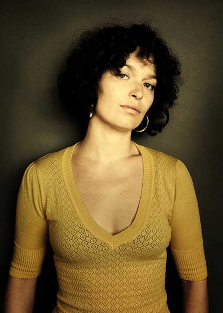 Sarah Linhares - Right Here