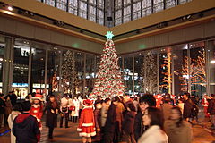 240px-Christmas_tree_in_marunouchi.jpg