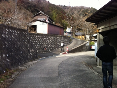 あの坂の更に上にあるらしい