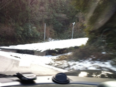 結構な雪が残ってます