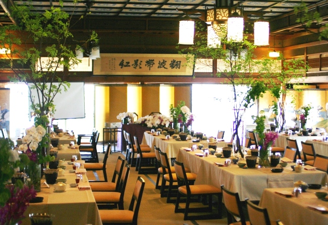 三重県伊勢市の花屋「マニエラ花店」三重県・伊勢市・伊勢志摩・鳥羽・松阪など、ウェディングブーケ・ウェディング装飾・結婚式・披露宴・高砂装花・テーブル装花