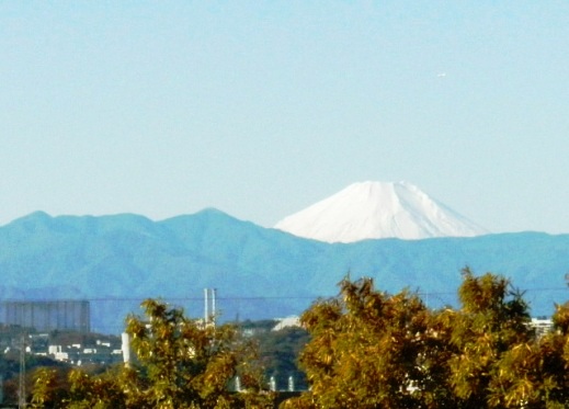 青い空と富士山です