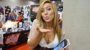 アメリカ版コミケ。全米最大のコミックイベントの「ギャルたち」紹介ビデオ。